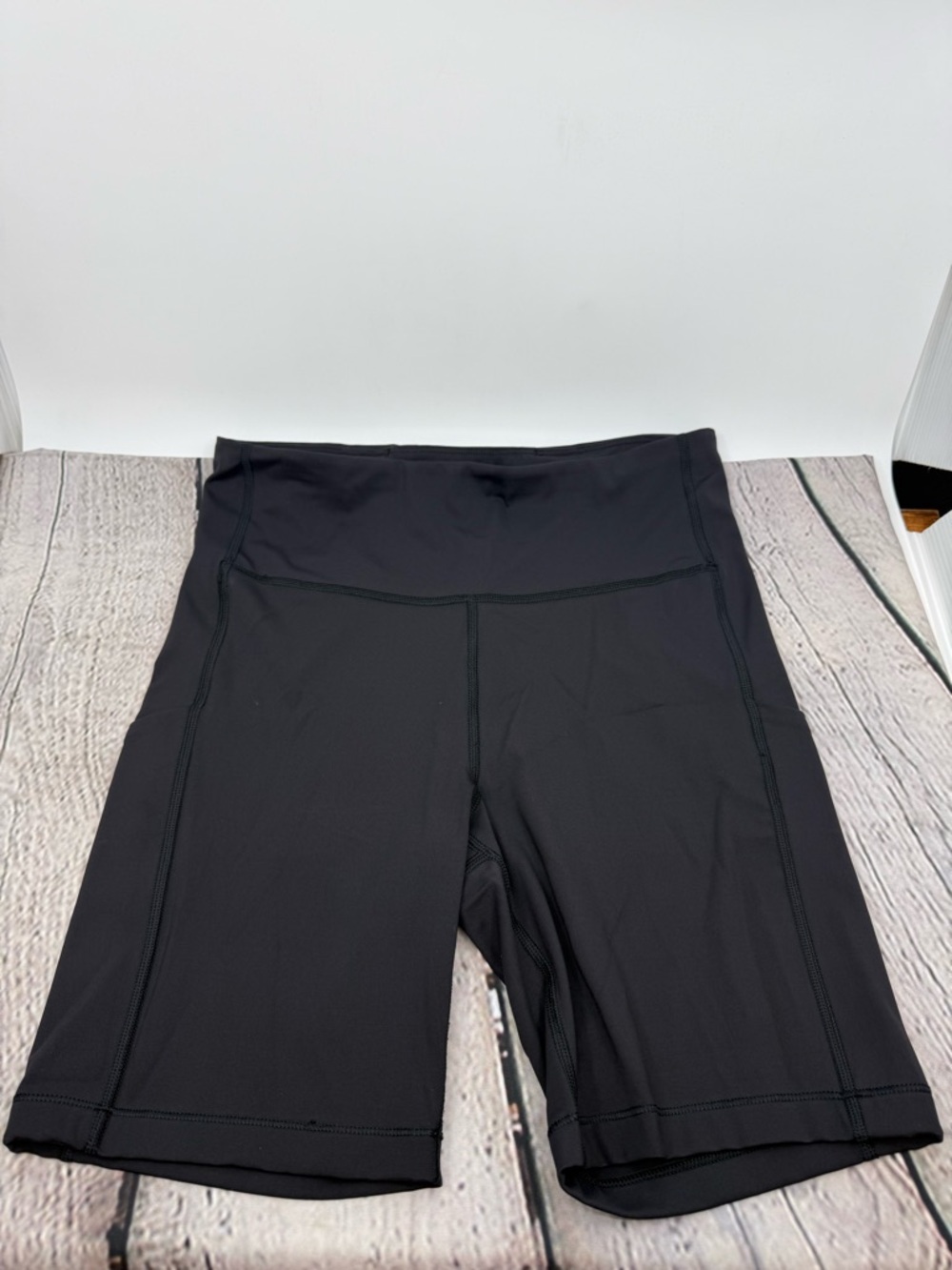 ✨ATHLETA Ultimate Stash II 7" Shorts, size M.
